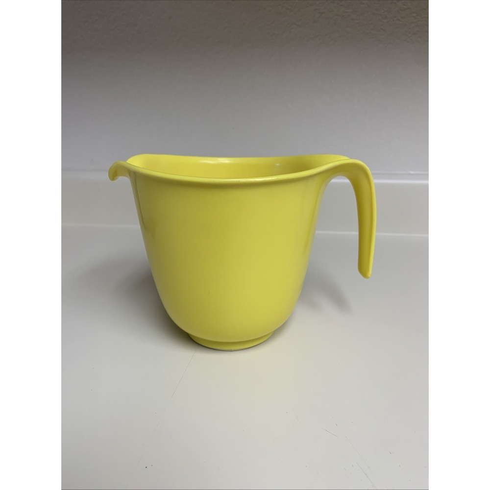 Vintage Retro Rubbermaid 2661 Yellow 6 Cup Batter Bowl/Measuring Cup USA